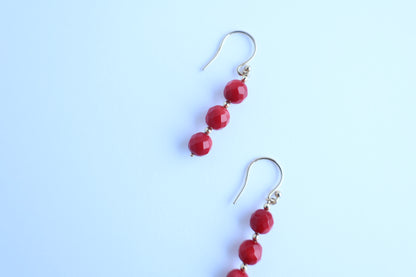 Queen’s Coral Earrings – 深海から届く光のささやき