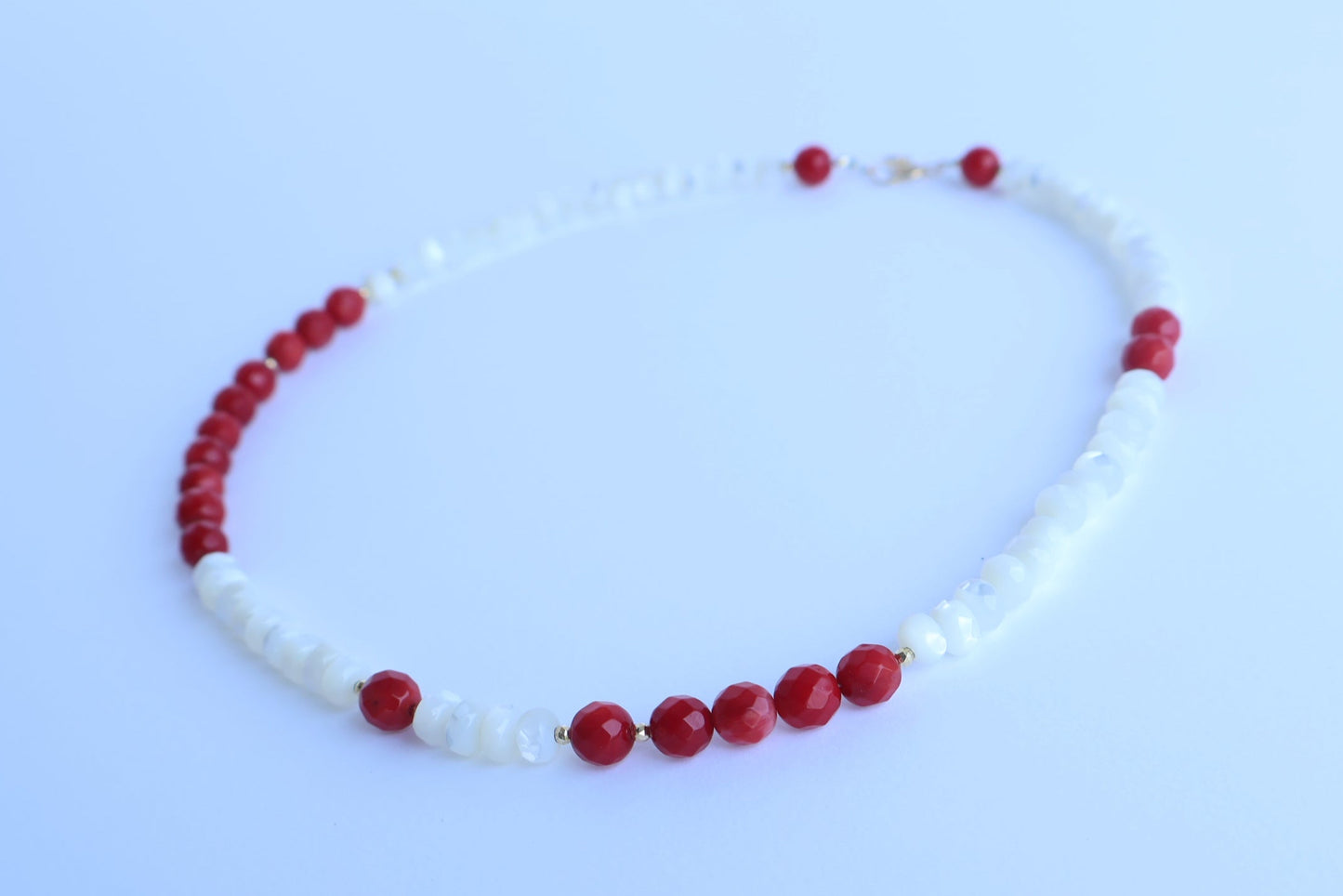 Queen’s Coral Necklace – 海の記憶をつなぐ首飾り