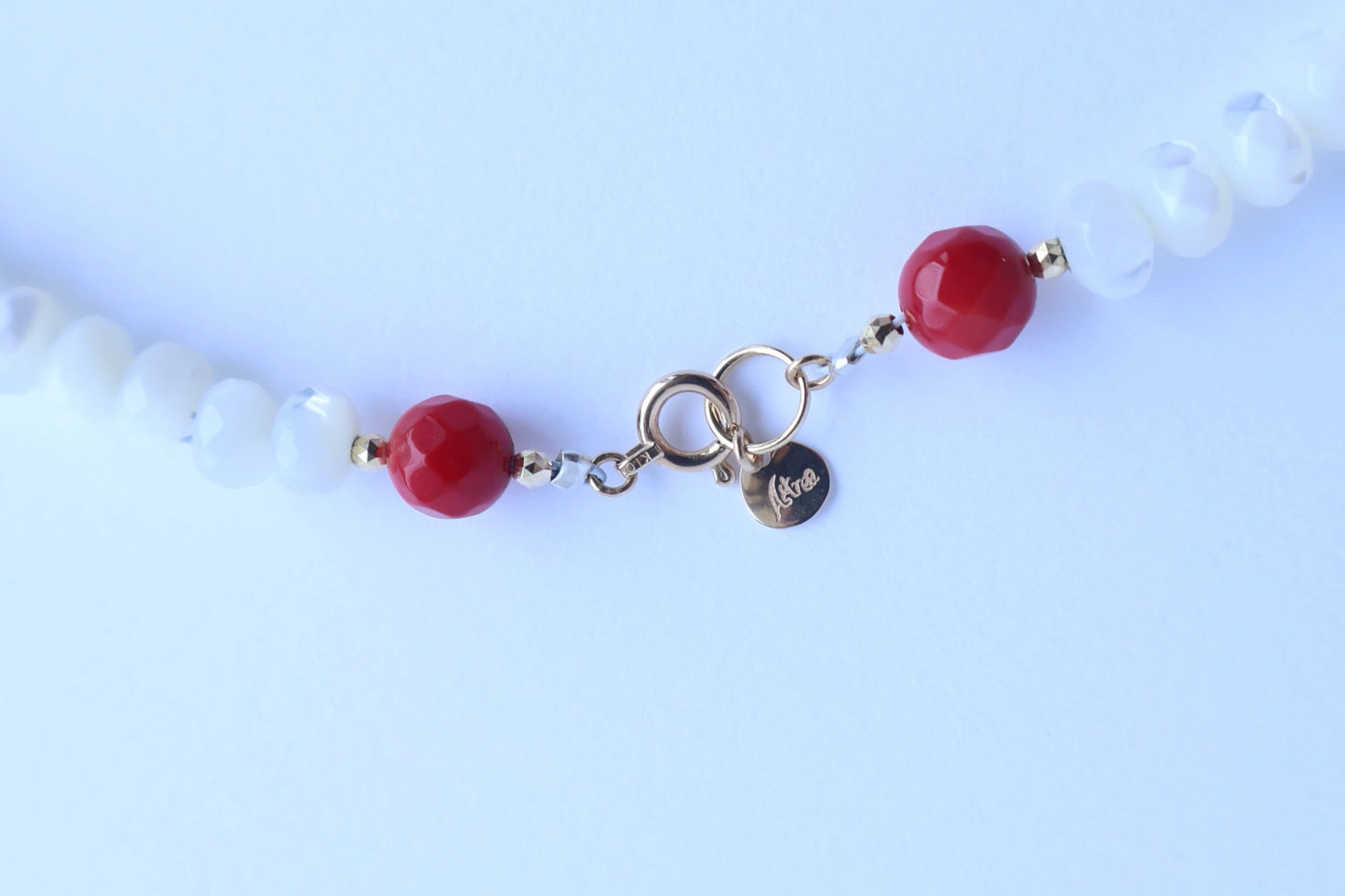 Queen’s Coral Necklace – 海の記憶をつなぐ首飾り