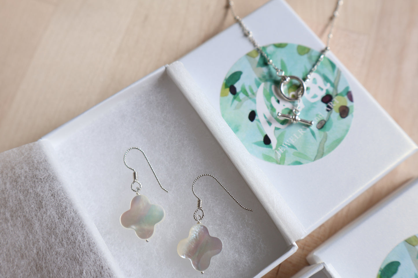 Earrings｜Mother Lotus